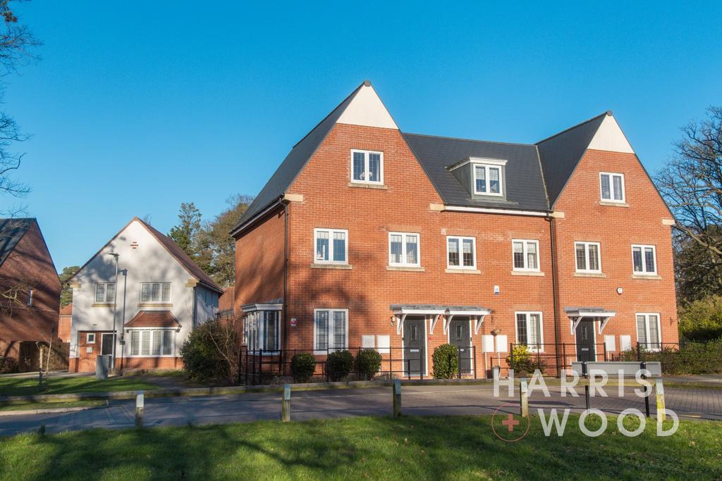 Maplehurst Road, Colchester, Essex, CO4 3 bed end of terrace house - £ ...