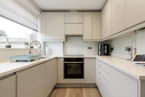22 Days Lane, Sidcup, DA15 8JN