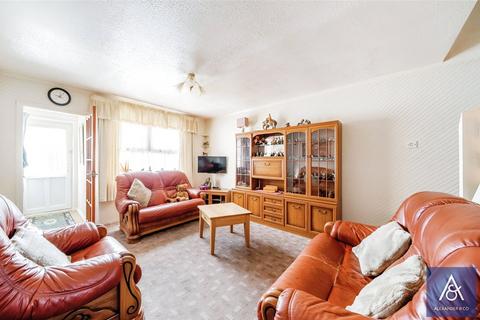 2 bedroom semi-detached house for sale, Bartlett Court, Northamptonshire NN13