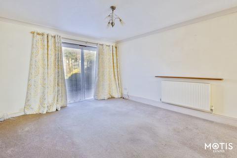 84 Lynwood, Folkestone, CT19 5DD