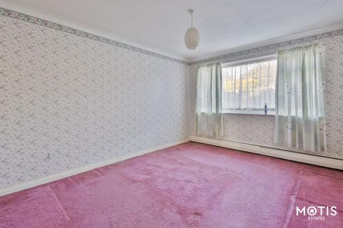 84 Lynwood, Folkestone, CT19 5DD