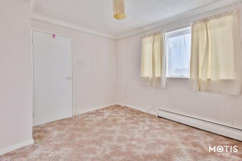 84 Lynwood, Folkestone, CT19 5DD