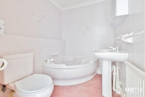 84 Lynwood, Folkestone, CT19 5DD