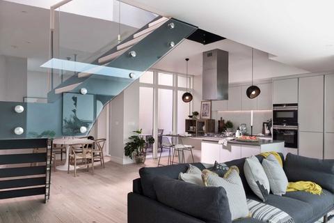 5 Avery Walk, London, SW11 5FU