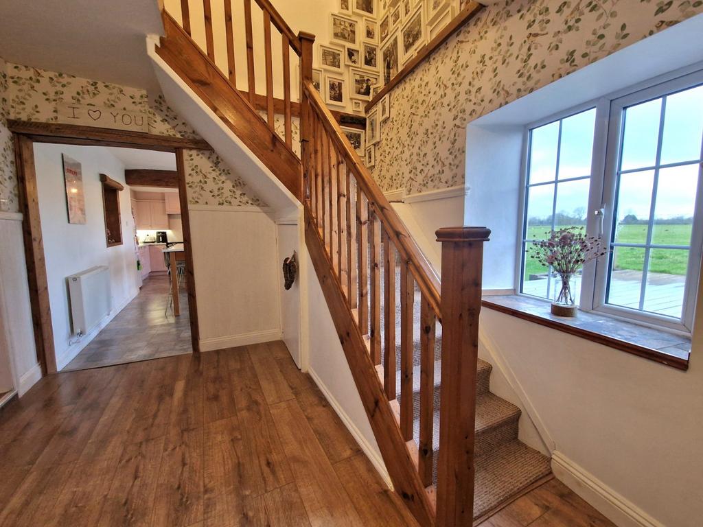 Snug/Dining Area