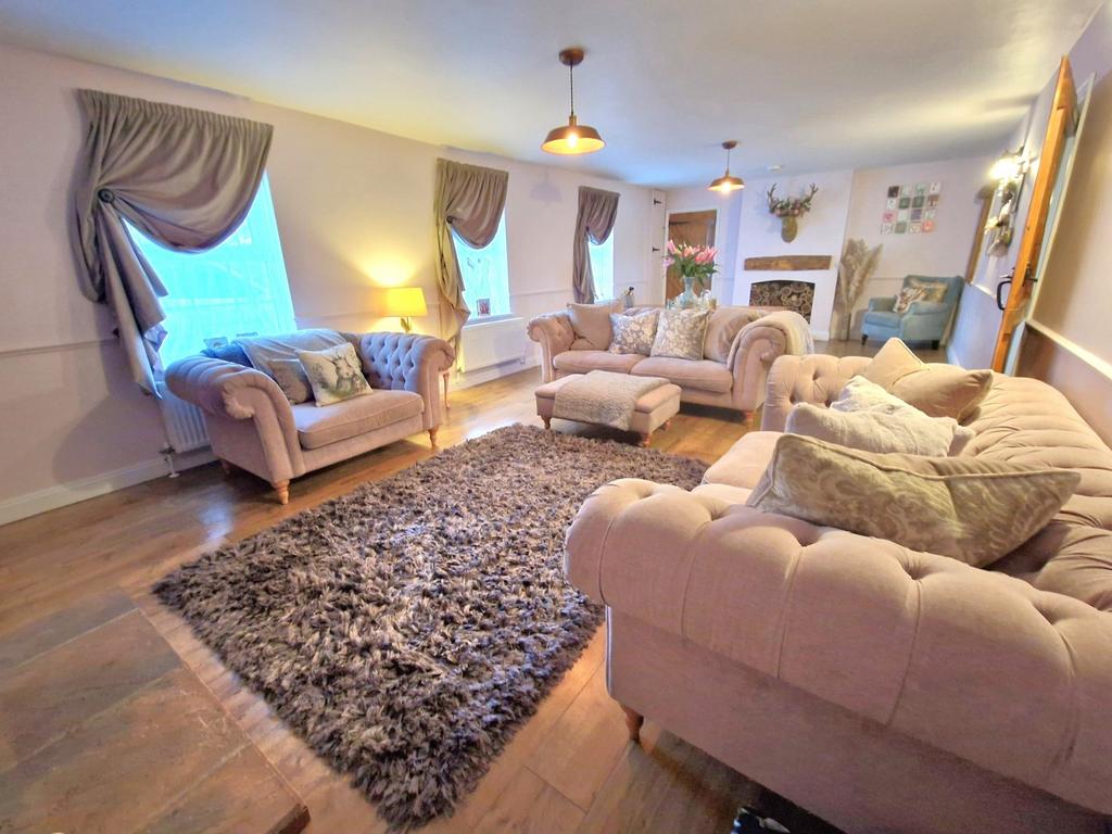 Lounge/Family Room