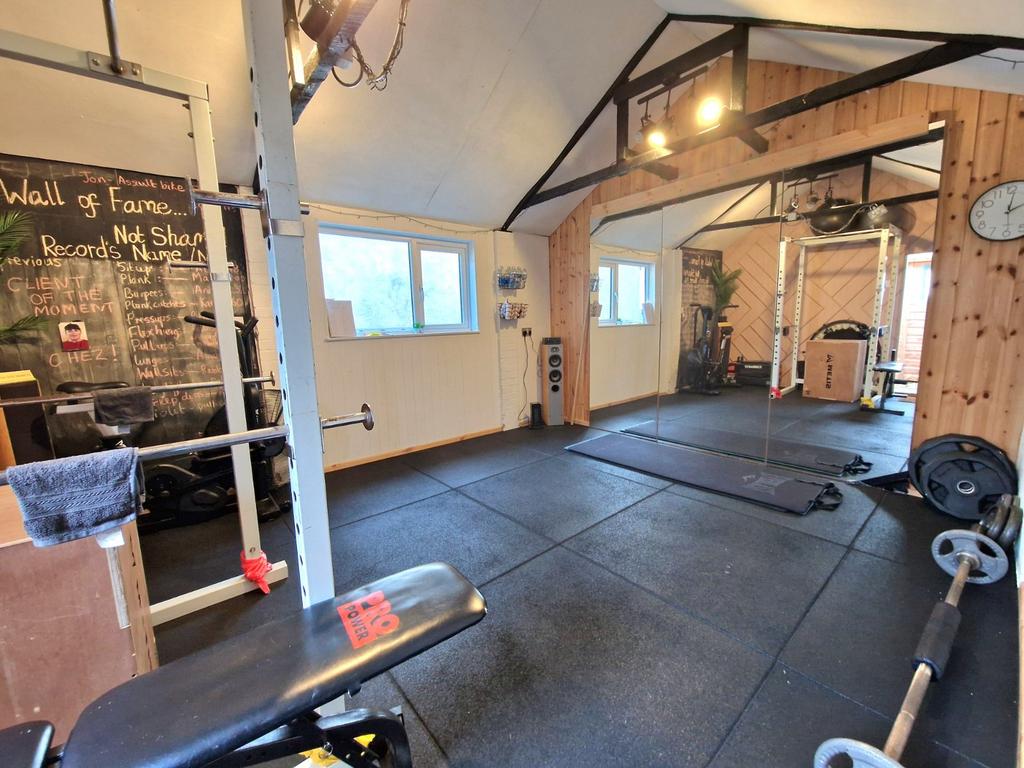 Garage/Gym