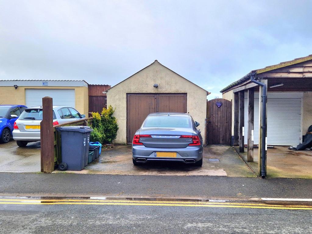 Garage/Parking