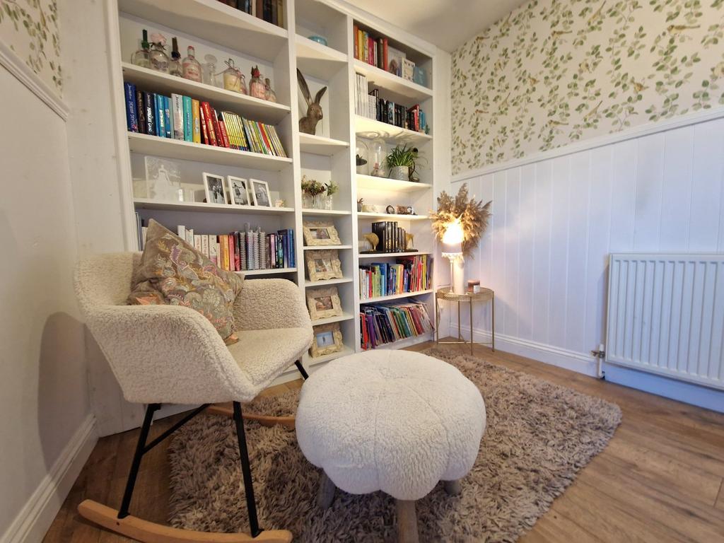 Snug/Dining Area