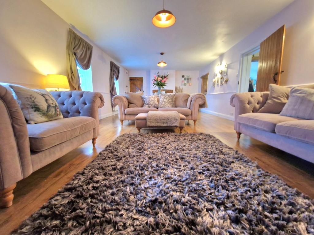 Lounge/Family Room