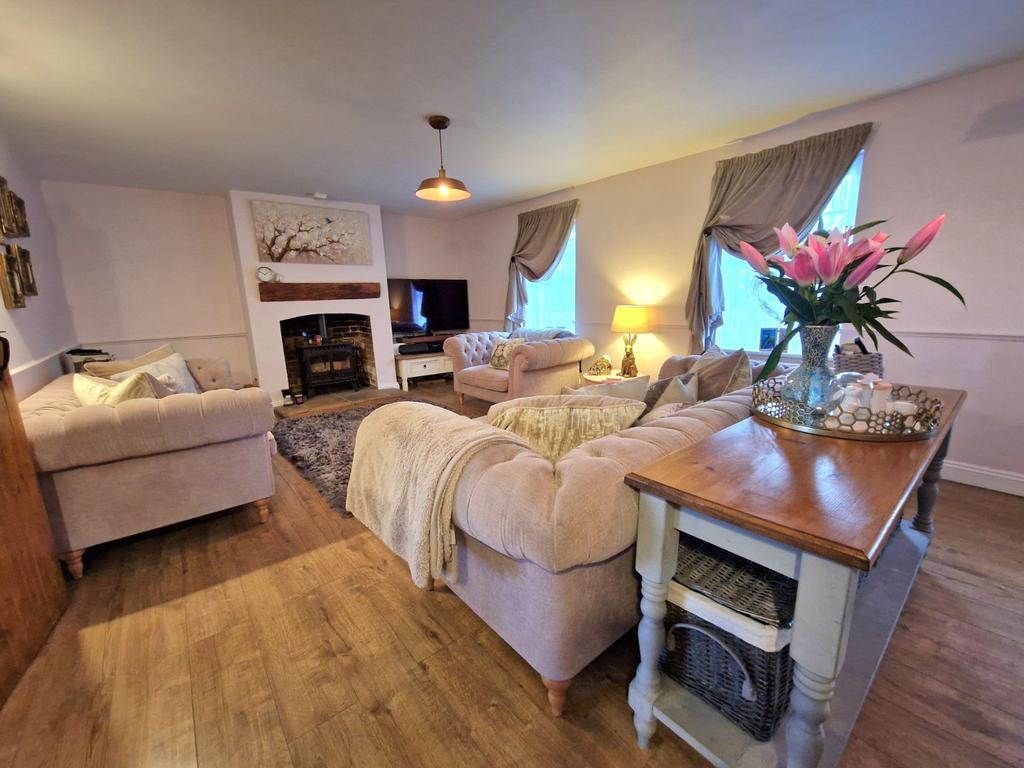 Lounge/Family Room