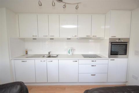 2 bedroom flat to rent, Main Street