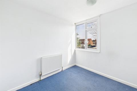 16 Barnacre Drive, Hucclecote, Gloucester, GL3 3DQ
