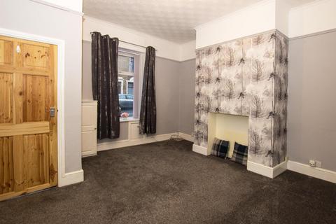 2 bedroom terraced house to rent, Cemetery Road, Darwen