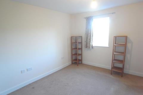 2 bedroom flat to rent, Thackray Court, Cornmill View, Horsforth, Leeds, LS18