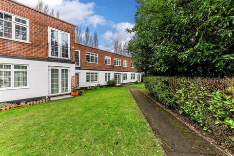 1 Freshmount Gardens, Epsom, KT19 8RF