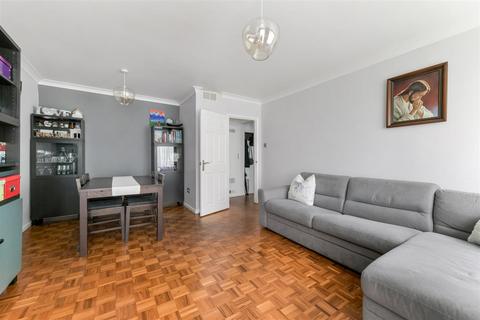 1 Freshmount Gardens, Epsom, KT19 8RF