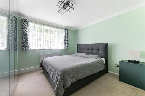 1 Freshmount Gardens, Epsom, KT19 8RF