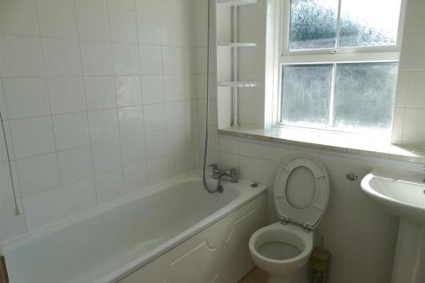 2 bedroom terraced house to rent, Dyall Close, Burgess Hill