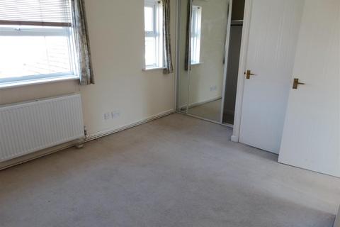 2 bedroom terraced house to rent, Dyall Close, Burgess Hill