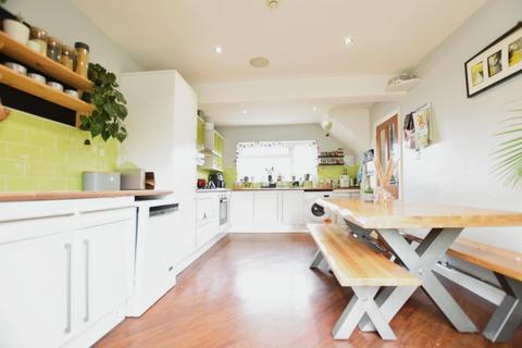 10 Cornhill Drive, Bristol, BS14 9SA