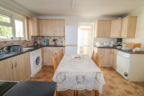 2 bedroom detached bungalow for sale, Seaview Road, Hayling Island