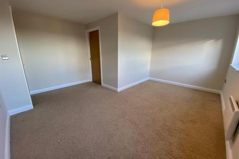 2 bedroom flat to rent, Windsor Mews, Wakefield Road, Hipperholme