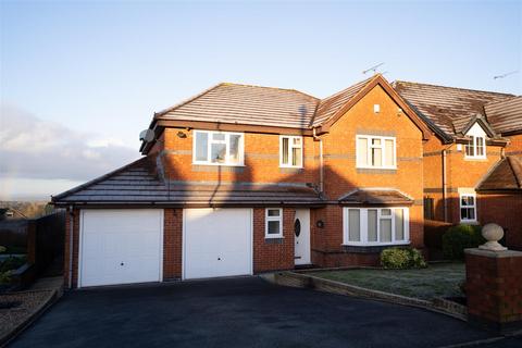 4 bedroom detached house to rent, Coton Road,Penn