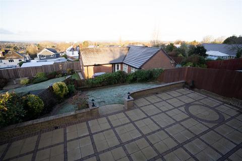 4 bedroom detached house to rent, Coton Road,Penn