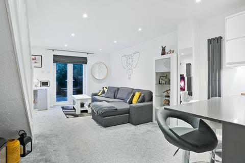 2k Cotswold Road, Sutton, SM2 5NL