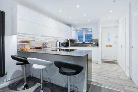 2k Cotswold Road, Sutton, SM2 5NL