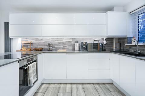 2k Cotswold Road, Sutton, SM2 5NL