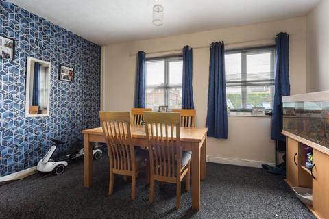 3 bedroom end of terrace house for sale, Low Street, Sherburn In Elmet, Leeds