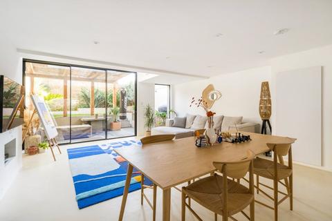 180 Queensbridge Road, London, E8 4QE