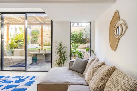 180 Queensbridge Road, London, E8 4QE