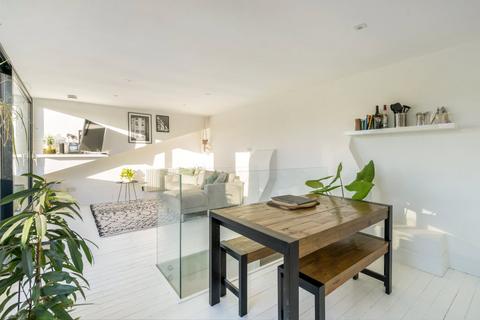 180 Queensbridge Road, London, E8 4QE