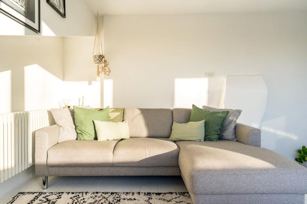 Reception/Bedroom