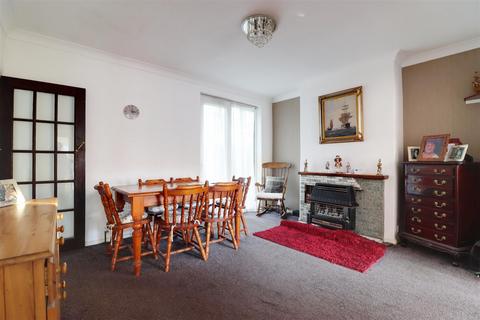 3 bedroom end of terrace house for sale, Spring Bank West, Hull