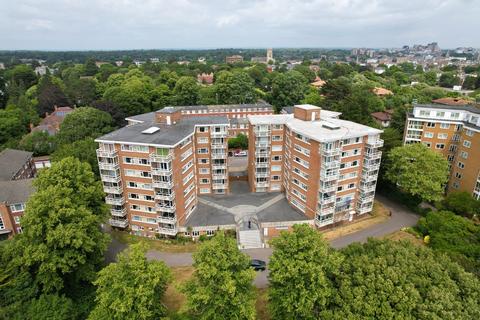 West Cliff Road, Bournemouth, BH4