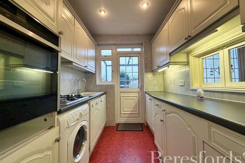 77 Primrose Glen, Hornchurch, RM11 2NL