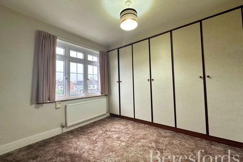 77 Primrose Glen, Hornchurch, RM11 2NL