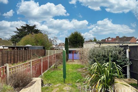 77 Primrose Glen, Hornchurch, RM11 2NL