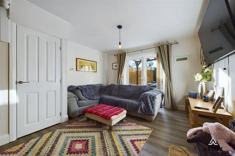 20 Geoff Morrison Way, Uttoxeter, ST14 7SR