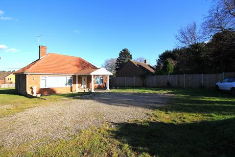 4 bedroom detached bungalow to rent, Fakenham Road, Taverham NR8