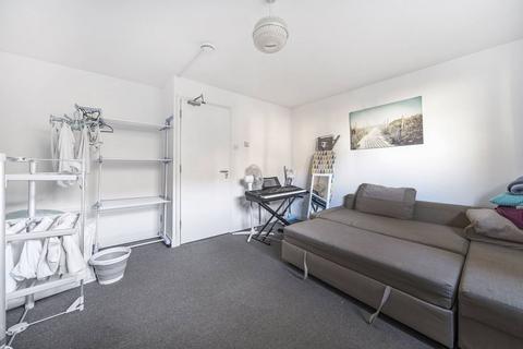 3 bedroom terraced house to rent, Mast House Terrace, Canary Wharf, London, E14