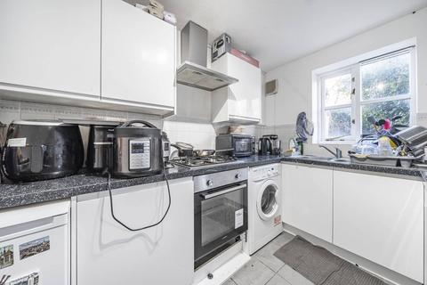 3 bedroom terraced house to rent, Mast House Terrace, Canary Wharf, London, E14