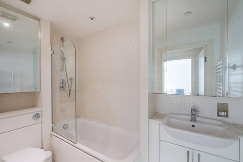 2 bedroom flat to rent, Cassilis Road, Docklands, London, E14