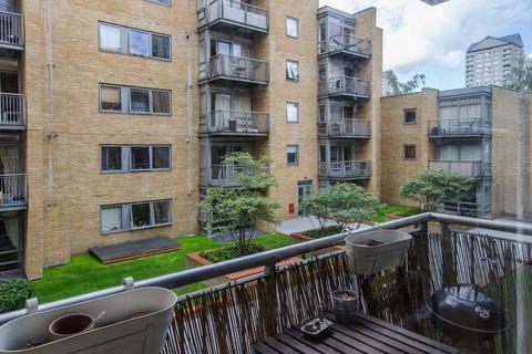 2 bedroom flat to rent, Cassilis Road, Docklands, London, E14