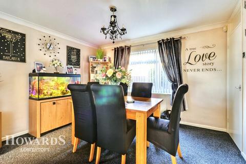 3 bedroom semi-detached house for sale, Oulton Road, Lowestoft