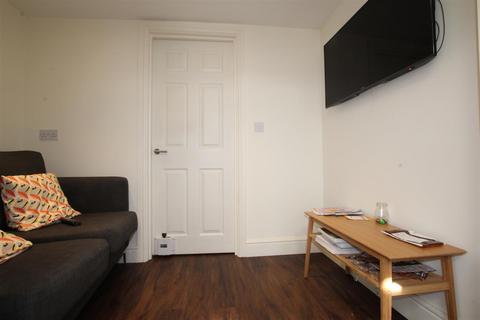 1 bedroom in a house share to rent, Desborough Road, Eastleigh